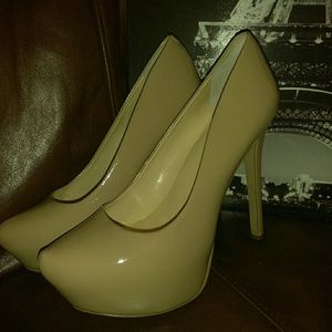 Jessica Simpson heels